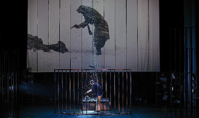 'Anne Kafamda Bit Var' oyunu dünya prömiyerini yaptı