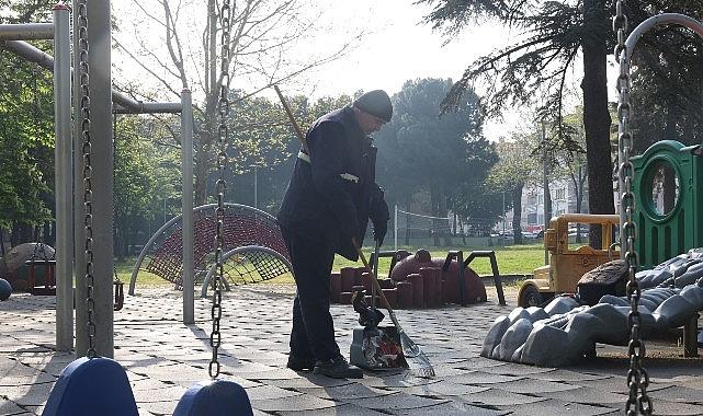 Osmangazi Belediyesi'nden Parklara Günlük Bakım Dokunuşu