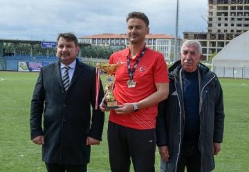 Koşu Şampiyonu Kupasını Başkan'a Getirdi