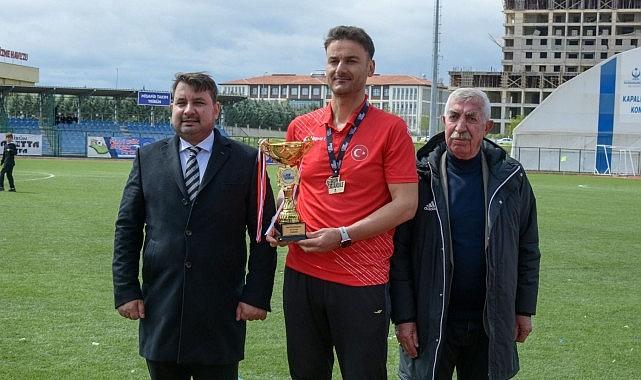 Koşu Şampiyonu Kupasını Başkan'a Getirdi