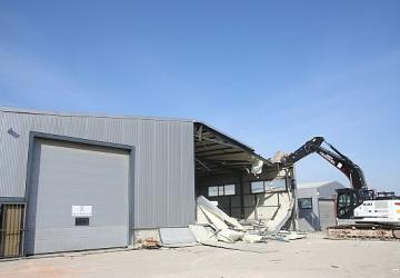 Nilüfer'de 4 kaçak bina yıkıldı