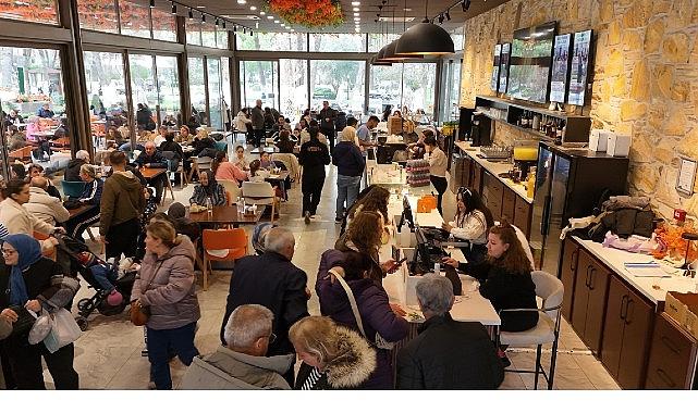 Menemenliler Aynısefa'yı çok sevdi