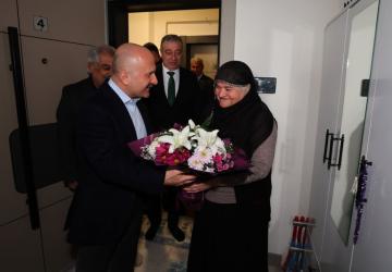 Vali Varol, şehit Yunus Gül’ün annesini evinde ziyaret etti