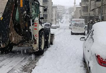 Haliliye Belediyesi karla mücadelede tam kadro sahada