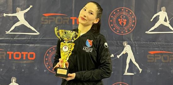 Adıyamanlı kılıç ustası Zehra Kerem Türkiye Şampiyonu oldu