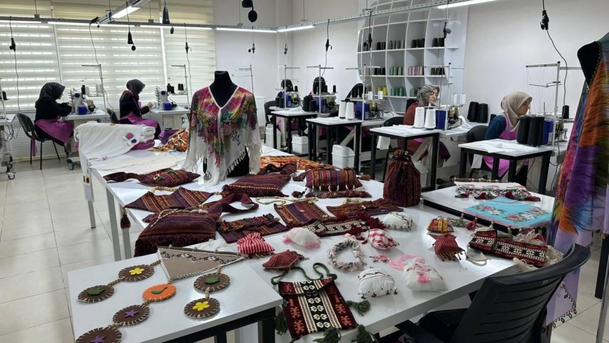 Adıyaman Belediyesi’nden üreten kadınlara yıl sonu sergisi