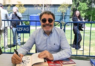 İzmir'de edebiyatın kalbi Kültürpark'ta attı