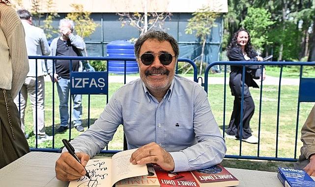 İzmir'de edebiyatın kalbi Kültürpark'ta attı