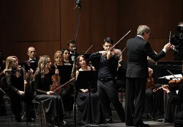 İstanbul Devlet Senfoni Orkestrası Aralık ayının ilk konserinde keman virtüözü Robert Lakatos'u ağırladı