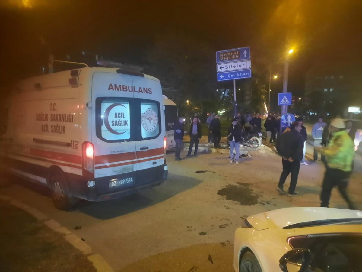 Adıyaman’da Minibüsle Motosiklet Çarpıştı: 1 Yaralı - Videolu Haber