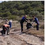Lastikler, Naylon Atıklar ve Cam Şişeler Çevre Gönüllüleri Tarafından Titizlikle Toplandı.