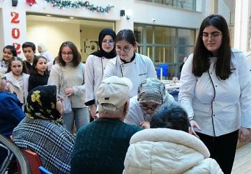 Öğrencilerden Yeni Yıl Öncesi Anlamlı Sürpriz