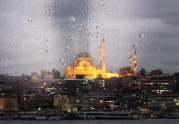 AKOM: İstanbul Yılbaşına Soğuk ve Yağışlı Havayla Giriyor