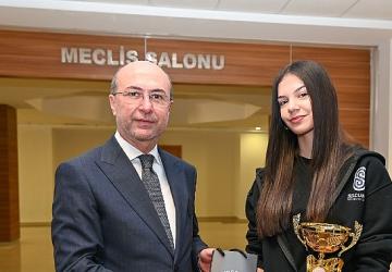 Selçuklu'nun Başarılı Sporcuları Başkan Pekyatırmacı ile Bir Araya Geldi