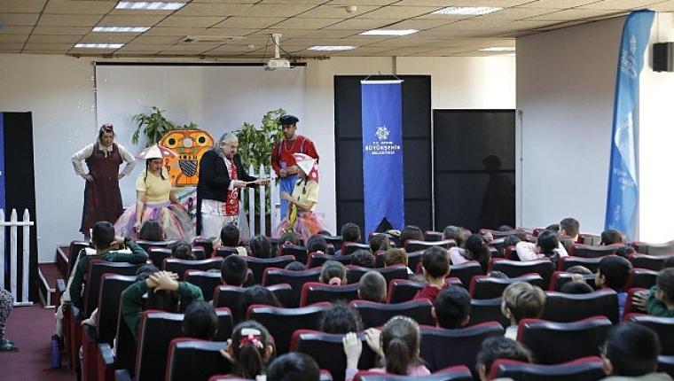 Başkan Çerçioğlu Köşk'te Minikleri Tiyatroyla Buluşturdu