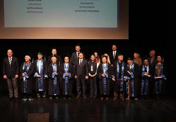 İkinci Bahar'da mezuniyet sevinci