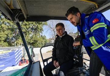 Başkan Tugay asfalt yatırımlarını yerinde inceledi