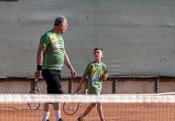 Yenişehir'de kuşaklar kortta buluştu