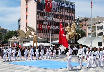 Pehlivan'dan 19 Mayıs mesajı: Gençliğin yanında olmak, geleceğe sahip çıkmaktır