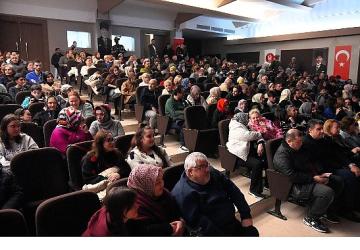 “Deliler Koğuşu" Keçiören'de İzleyicinin Yüreğine Dokundu