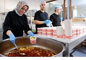 250 vatandaşa her gün sıcak yemek