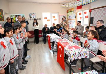 İl Emniyet Müdürü Kayhan AY’dan öğrencilere anlamlı ziyaret