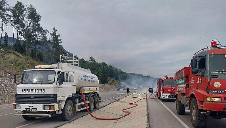 Kemer'de araç yangını