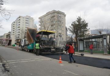Dulkadiroğlu ve Onikişubat’ta Asfalt Seferberliği Sürüyor