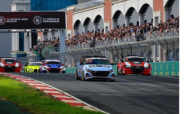 TOSFED İstanbul Park'ta Yağmur Altında Son Tango