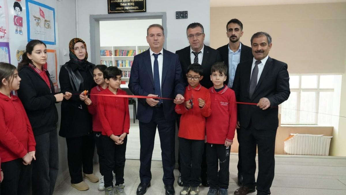Adıyaman İl Milli Eğitim Müdürü Tosun, ‘Bahar Behiş Kütüphanesi’nin açılışını yaptı