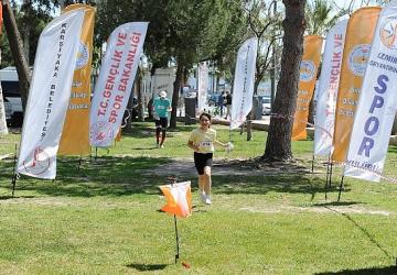 Karşıyaka'da oryantiring rüzgarı: Bayram coşkusu sporla taçlandı!