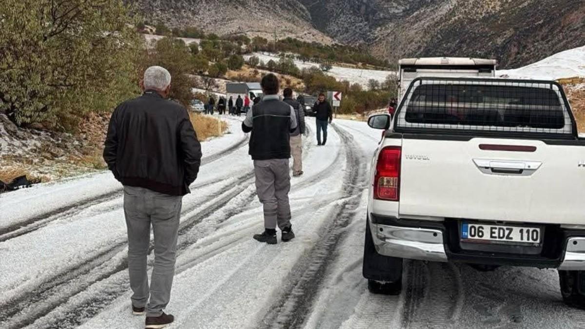 Adıyaman’da buz tutan yolda sürücüler zor anlar yaşadı