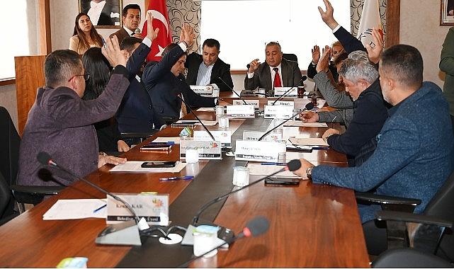 Kemer Belediyesi'nde yılın son meclisi yapıldı