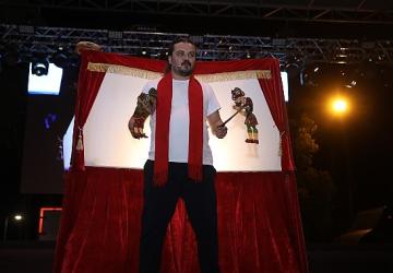 Büyükşehir Mobil Aşevi'nden sıcak yemek ikramı