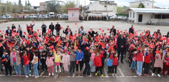 Kahta İlçe Müdürü Lütfü Başli: ‘Bayrak bağımsızlığımızın en güçlü sembolüdür’