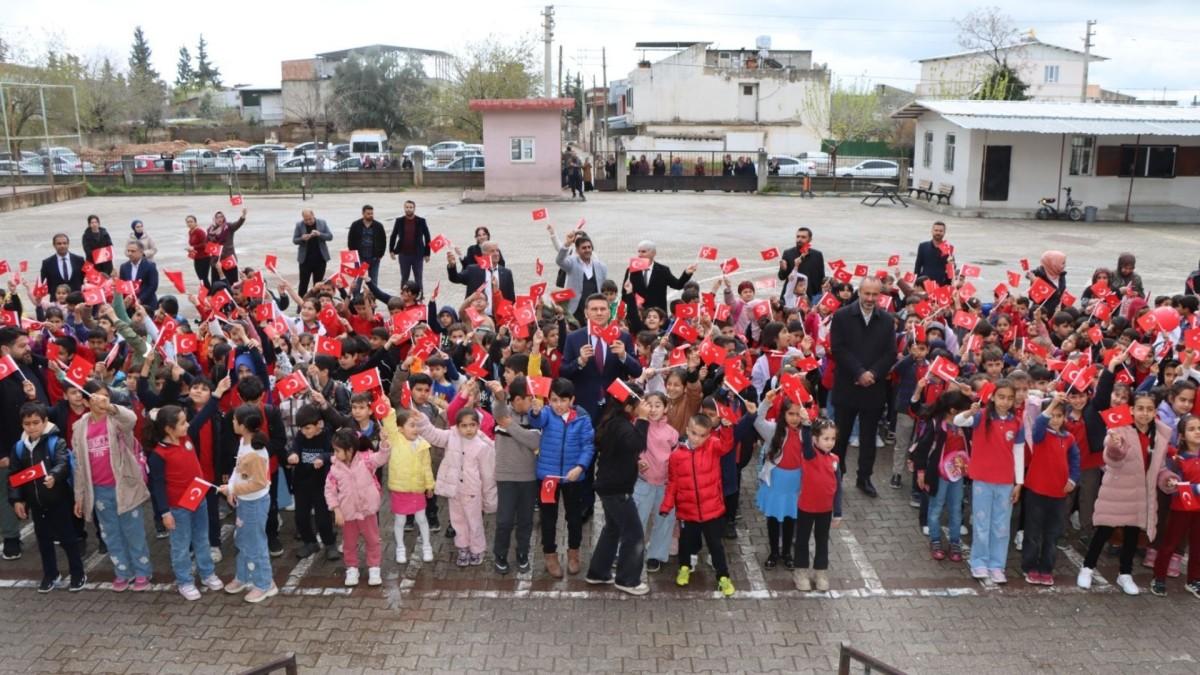 Kahta İlçe Müdürü Lütfü Başli: ‘Bayrak bağımsızlığımızın en güçlü sembolüdür’