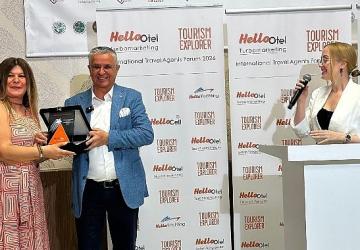 Başkan Topaloğlu, forumda acentecilerle bir araya geldi
