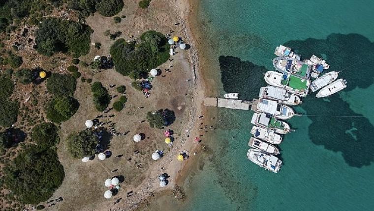 Çeşme'de unutulan Hıdırellez geleneği Yassıada'da yeniden yaşatıldı