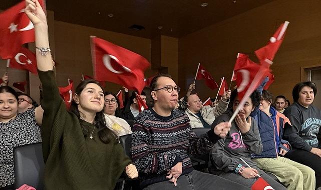 Beyaz Kalpler, Mehmet Akif Ersoy'u andı