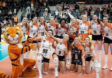 Derbide 3 puan Eczacıbaşı Dynavit'in!