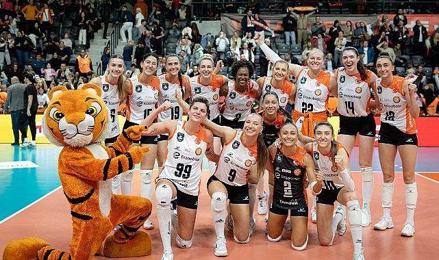 Derbide 3 puan Eczacıbaşı Dynavit'in!