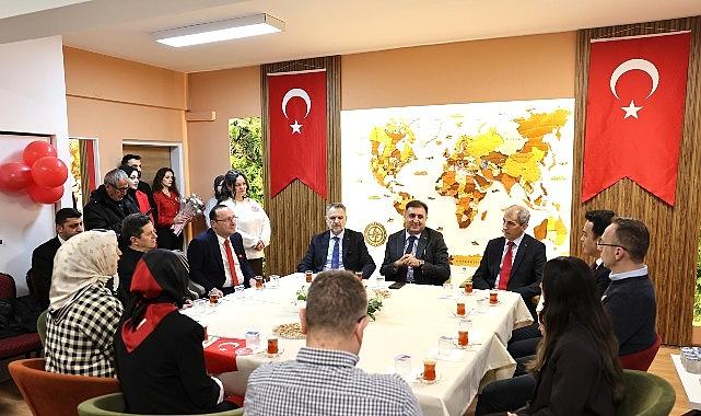 Bayrampaşa'da ikinci dönem bayrak sevgisiyle başladı