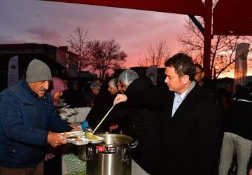 Başkan Erkan Aydın Panayır'da Vatandaşlarla Gönül Sofrasında Buluştu