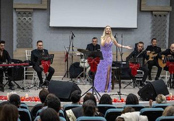 Bornova'da Aşk Şarkıları Gecesi