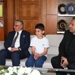 Öğrenciler Başkanlık koltuğuna oturdu