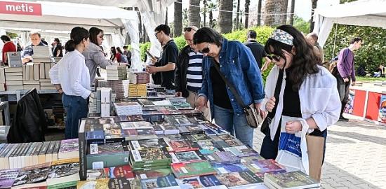 İZKİTAP öğrencilerin buluşma noktası oldu