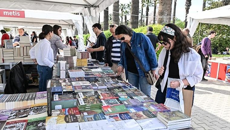 İZKİTAP öğrencilerin buluşma noktası oldu