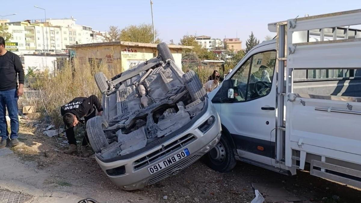 Besni’de tek taraflı trafik kazası: İtfaiye ekipleri müdahale etti - Videolu Haber