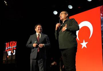 Kadıköy'de Öğretmenler Günü Sunay Akın Gösterisiyle Kutlandı