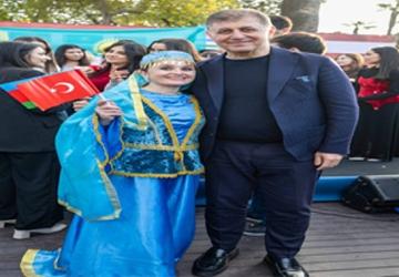 Başkan Tugay Dünya Türk Dili Ailesi Günü'nü öğrencilerle birlikte kutladı